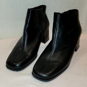 Thom McAn Womens 8.5W "Penny" Black Leather Ankle‎ Boots Square Toe Block Heel